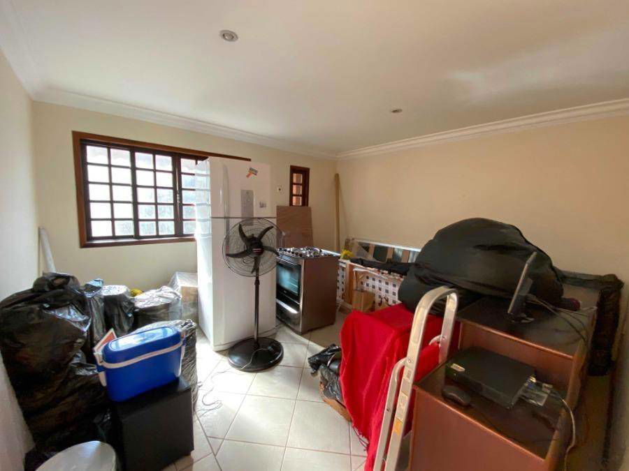 Casa com 3 quartos, 2 banheiros e 2 vagas, 278m² construída