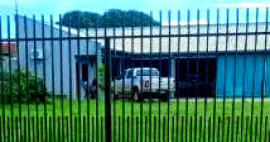 Casa padrão 2 quartos 2 banheiros 135m² ocupada