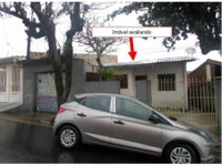 Casa com 5 quartos e edícula em leilão