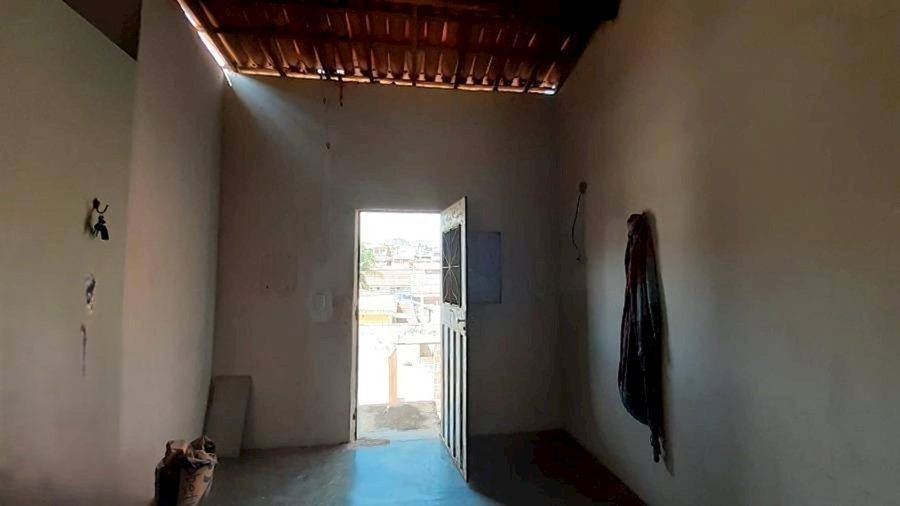 Casa com 2 quartos e 2 banheiros, 63,7m² construídos, ocupada