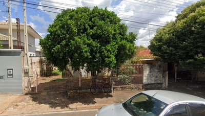 Casa em Terreno de 330 m² na Vila América