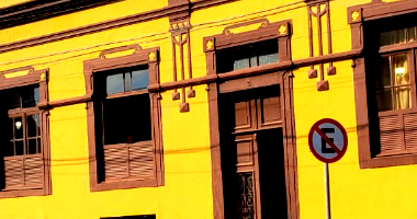 Terreno com Edificação de Três Pavimentos no Centro