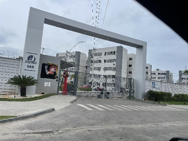 Apartamento com 2 Quartos e 1 Vaga em Santa Cruz