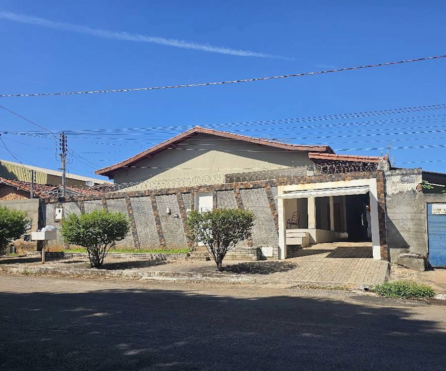 Casa com 2 quartos, 3 banheiros e 1 vaga de garagem