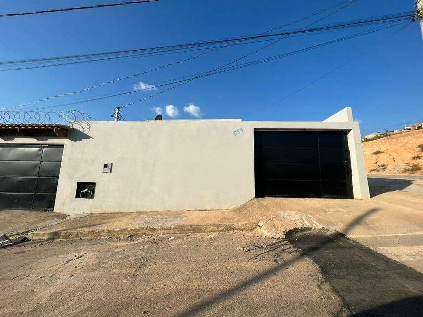 Casa Ocupada com 140m² de Terreno em Nova Serrana/MG