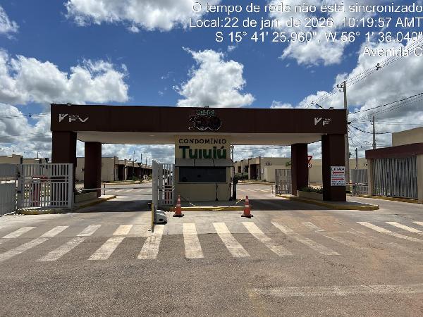 Casa com 2 quartos, varanda e 1 vaga de garagem