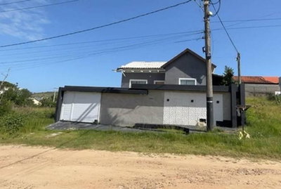 Casa com Piscina, 2 Dorms e 2 Banheiros em Iguaba Grande