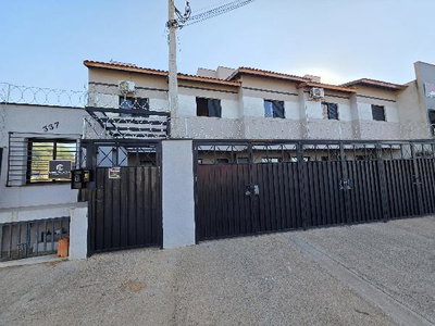 Casa com 2 quartos, 1 vaga e 49,30 m² privativos
