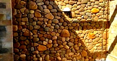 Casa com 2 quartos, suíte, piscina e poço artesiano