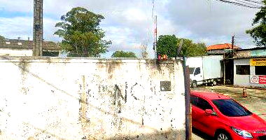 Terreno amplo de 10.000 m² com ocupação irregular, ideal para investimento