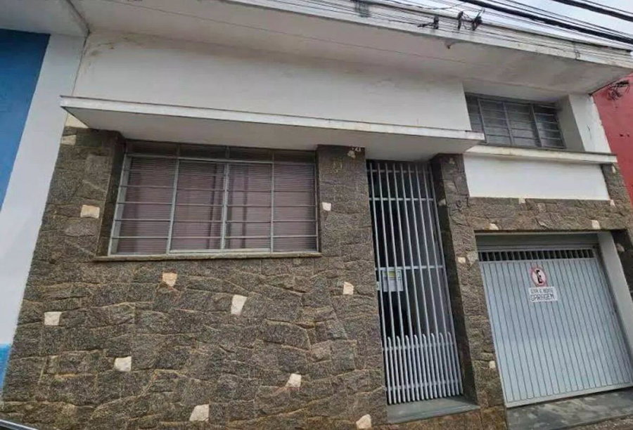 Casa com 3 dormitórios, 2 banheiros e garagem - Desocupada