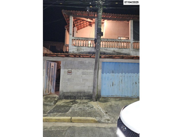 Sobrado com 2 quartos, 1 suíte, 2 banheiros e garagem para 1 veículo