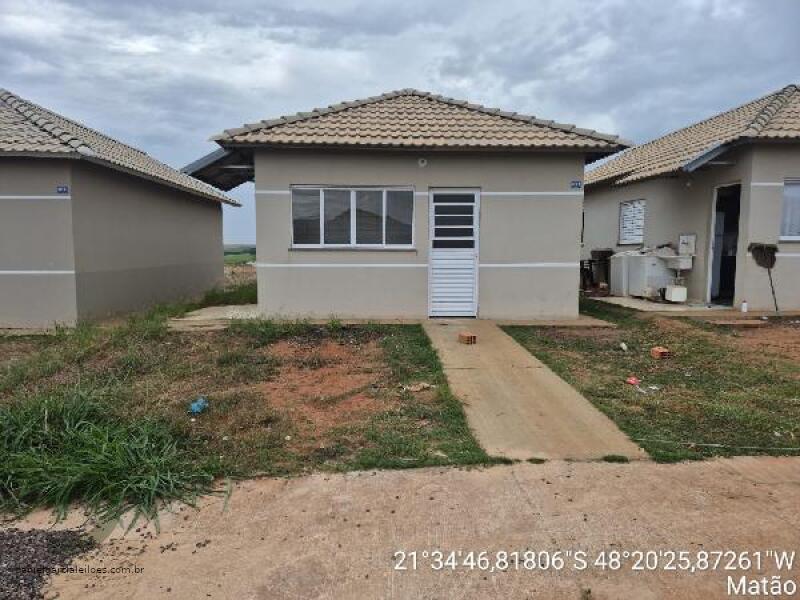Casa com 2 Quartos e 2 Vagas em Matão