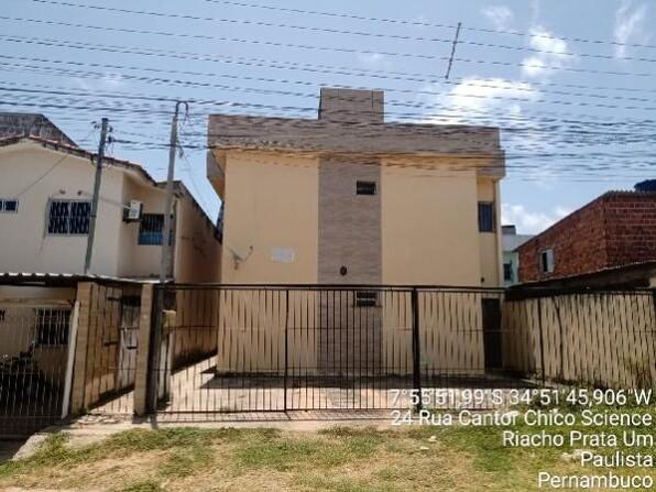 Casa com 2 quartos, 1 banheiro e 1 vaga de garagem