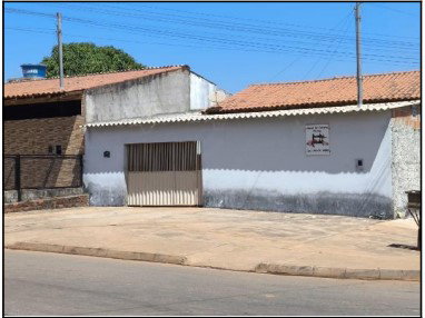 Casa com 2 quartos, varanda, área de serviço e 67,93m² construída