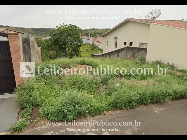 Imóvel Urbano 300m² em Santo Antônio da Platina - Terreno Regular