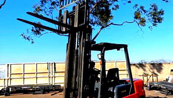 Empilhadeira Michigan E30-45 em Artur Nogueira - SP