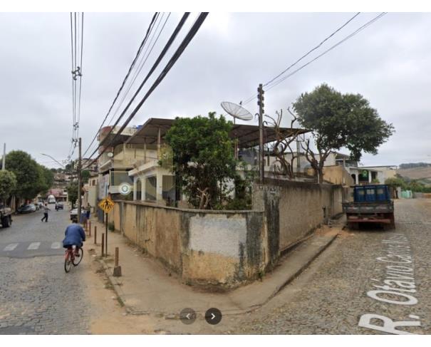 Casa residencial com 1 quarto, sala, cozinha, banheiro e área de serviço