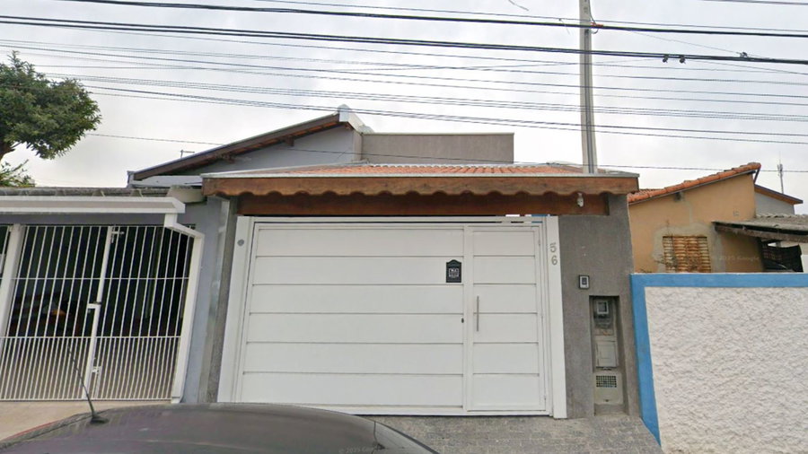 Casa Ocupada com 48m² de Área Construída em Jacareí