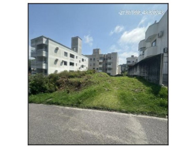 Terreno com 360m² em São José/SC