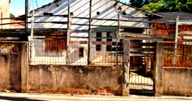 Casa e Terreno com 332m² em Bauru - Vila Ipiranga