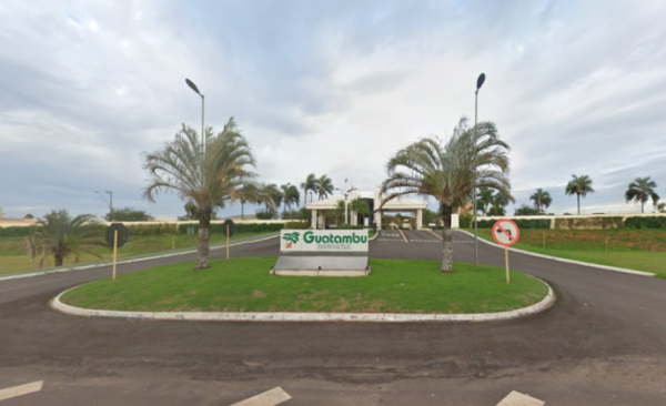 Terreno amplo de 926,69 m² no Residencial Guatambu Park, desocupado