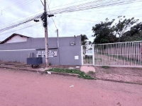 Casa com 2 quartos, varanda e 1 vaga de garagem