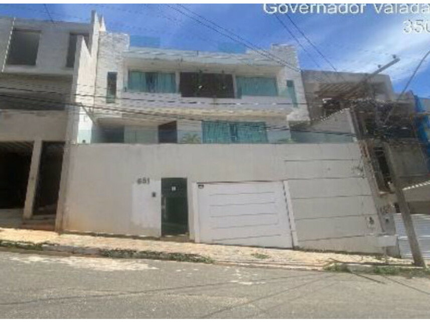 Casa com 340,50m² construída, 3 quartos, 2 banheiros, ocupada