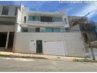 Casa com 340,50m² construída, 3 quartos, 2 banheiros, ocupada