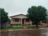 Casa ocupada com 239m² construída, ideal para investidores