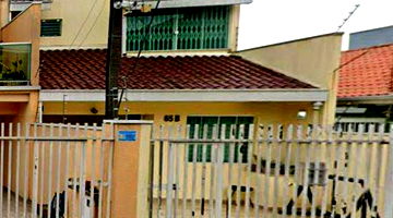 Sobrado com 3 Quartos e 2 Banheiros em Curitiba