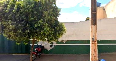 Terreno amplo 900 m², ocupado, ideal para regularização