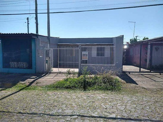 Casa com 37,8m² construídos em terreno de 240m², ocupada
