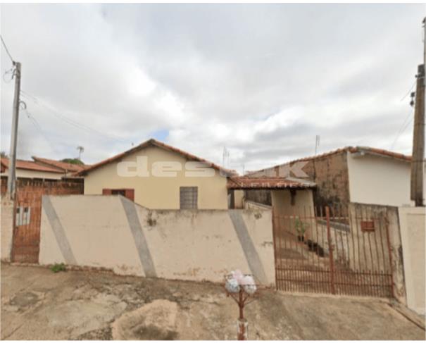 Casa com 2 vagas, 86m² construída, terreno 275m², desocupada