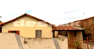 Casa com 2 vagas, 86m² construída, terreno 275m², desocupada