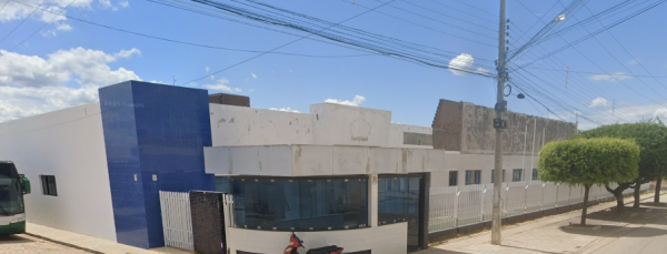 Parque industrial com complexo administrativo e galpões