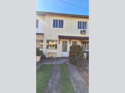 Casa com 2 quartos e 1 vaga em Nova Iguaçu