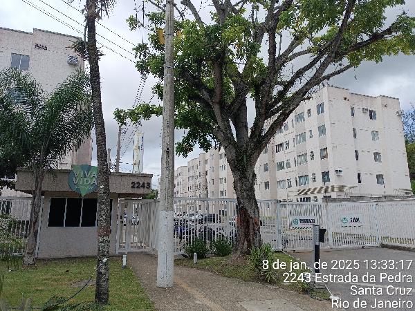 Apartamento com 2 Quartos e 1 Vaga em Santa Cruz