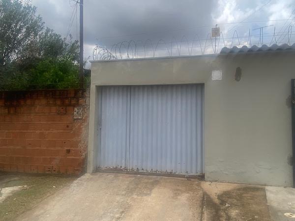 Casa com 2 Quartos e 1 Vaga em Aparecida de Goiânia