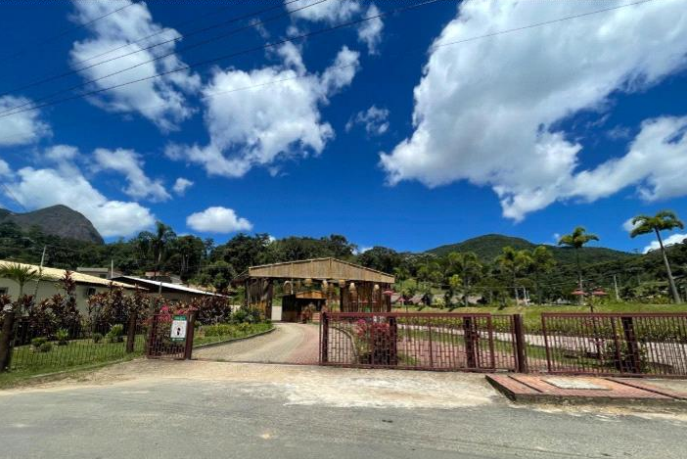 Terreno amplo de 1.050,75 m² ocupado, ideal para investimento