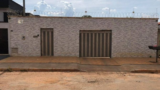 Casa com 3 quartos em Trindade - GO