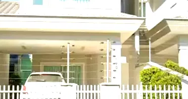 Casa Geminada em Leilão com 2 Vagas e 155m²