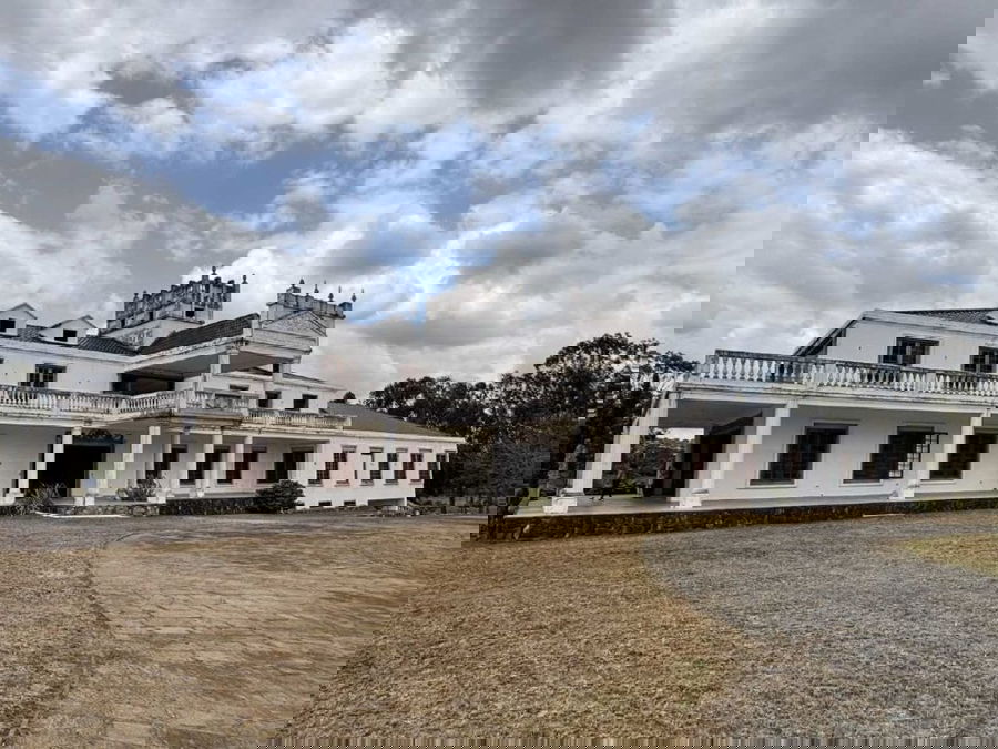 Fazenda ampla com 5.055m² construída em 356.400m² de terreno