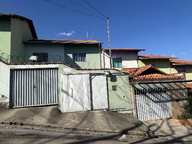 Casa com 2 quartos e terreno em Esmeraldas/MG