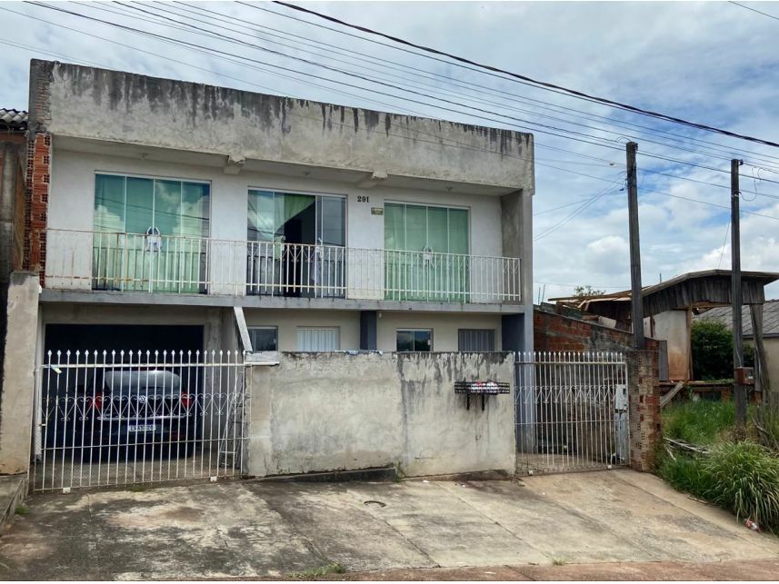 Casa com 2 pavimentos e área total de 250m² em Ponta Grossa