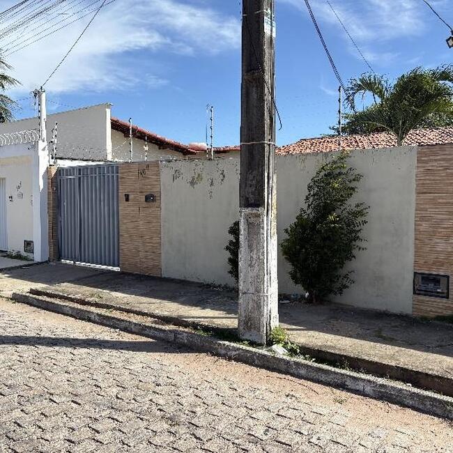 Casa com 2 quartos, 1 banheiro, vaga de garagem e 52,72m² privativos