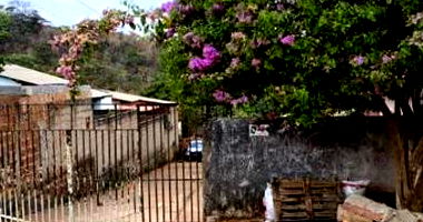 Casa residencial com 3 quartos, ocupada, em condomínio fechado