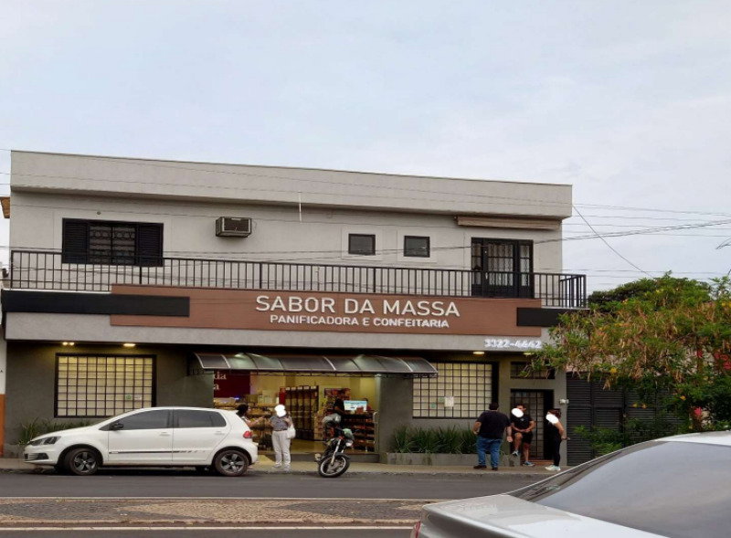 Imóvel residencial/comercial com 3 quartos e 2 banheiros