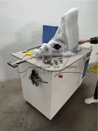 Máquina dobradeira automática para moldes em alumínio