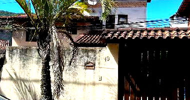 Casa com 3 quartos, 2 banheiros, 165m² construída, desocupada